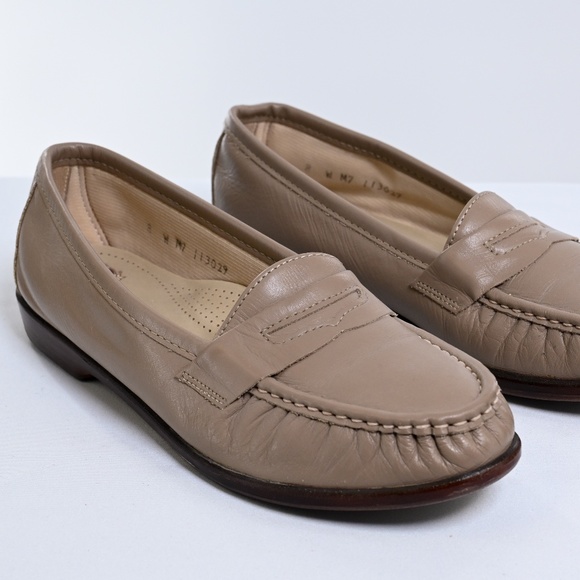 Leather Shoes - Picture 1 of 4